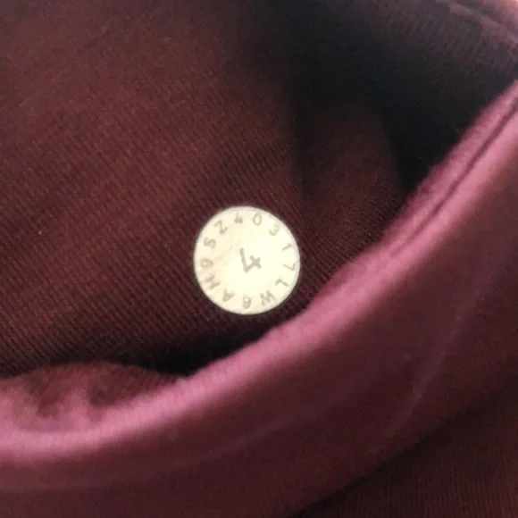 Lululemon Extra Mile Crop (Reflective 23") - Full-On® Luxteme in Garnet, Size 4 - Picture 6 of 16